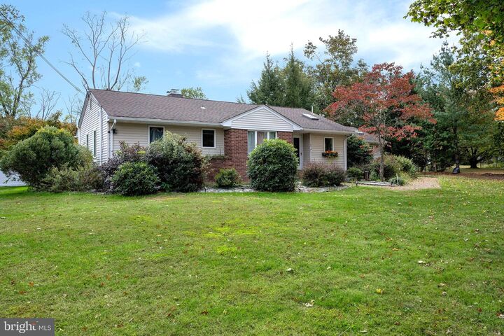 Property Photo:  15 Bedle Street  NJ 08502