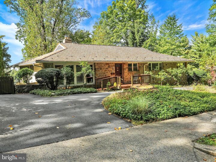 Property Photo: 1532 Oak Lane PA 19604