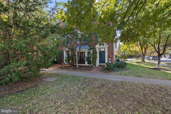 Property Photo: 726 Catts Tavern Drive VA 22314