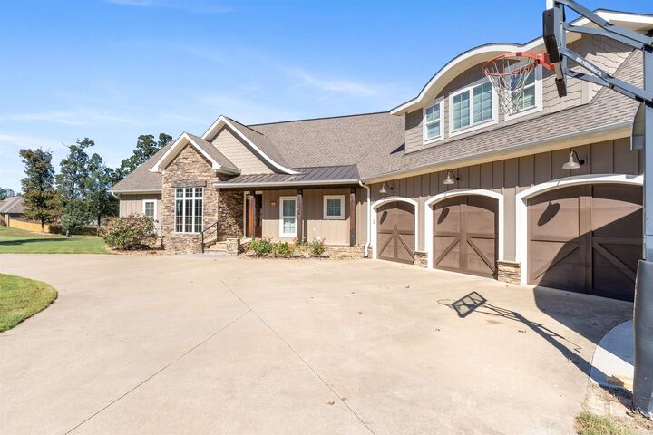 Property Photo: 13 Sandlewood Road AR 72058
