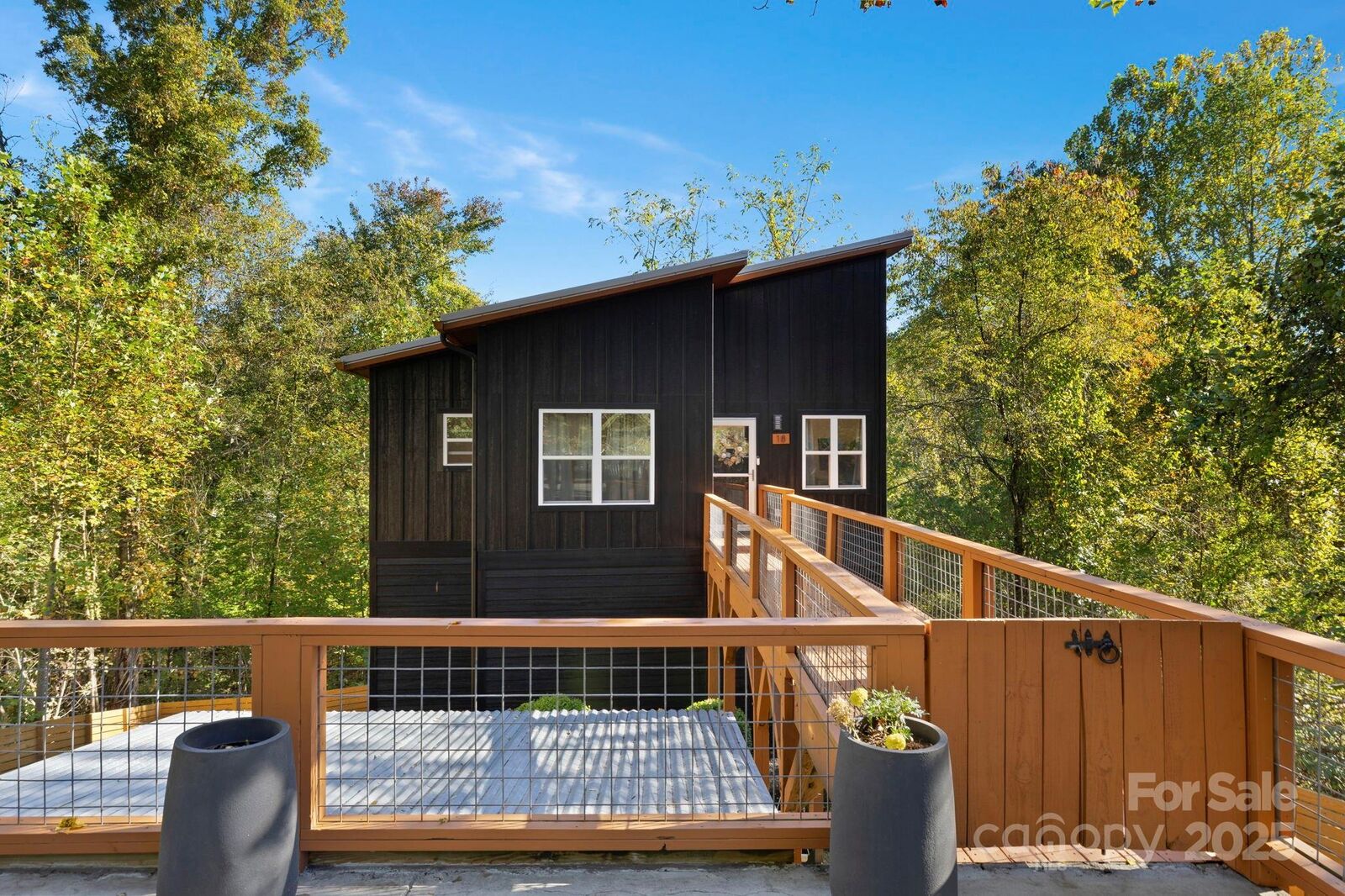 Property Photo: 18 Crestwood Lane NC 28715