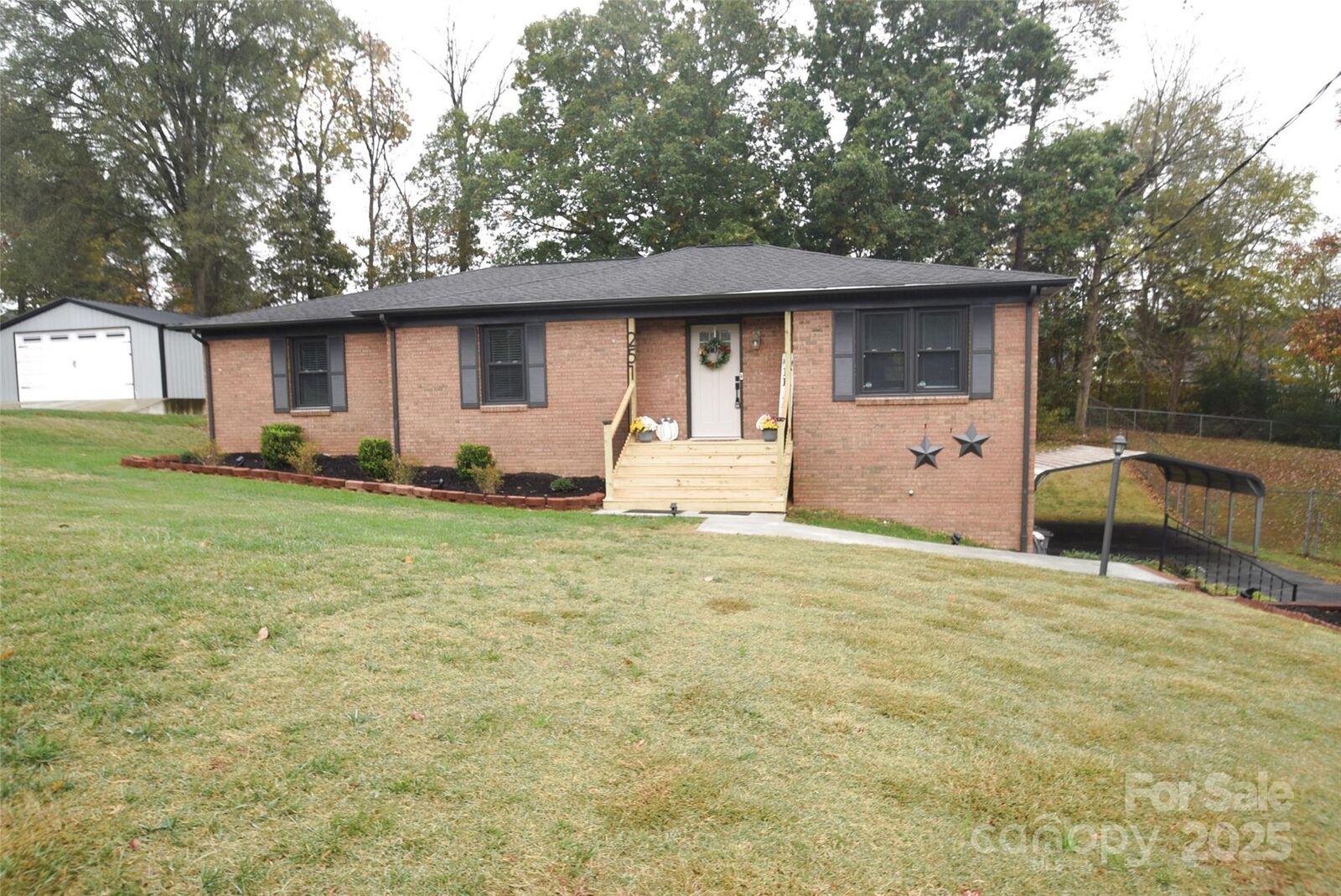 Property Photo: 251 Briarcliff Drive NC 28081