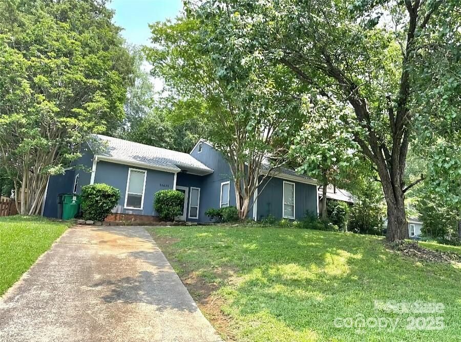 Property Photo:  11421 Kingfisher Drive  NC 28226 