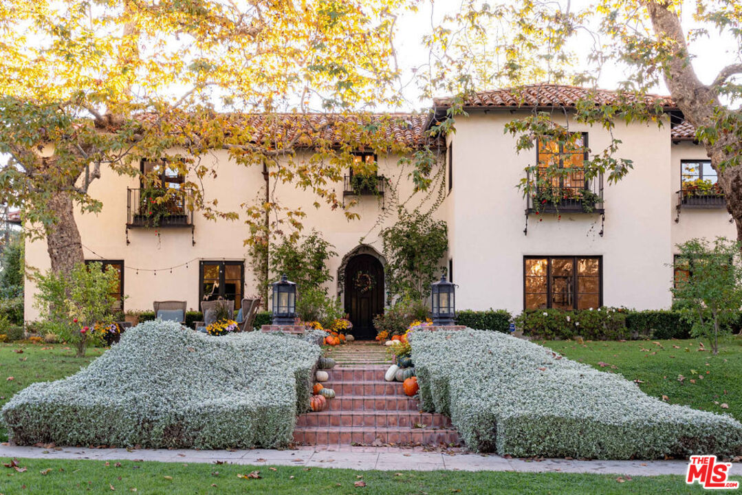 Property Photo: 200 Lorraine Blvd CA 90004
