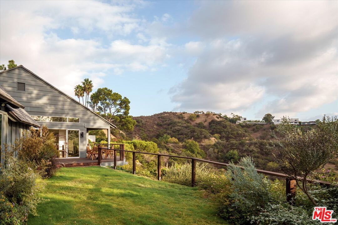 Property Photo:  7420 Cervantes Pl  CA 90046 