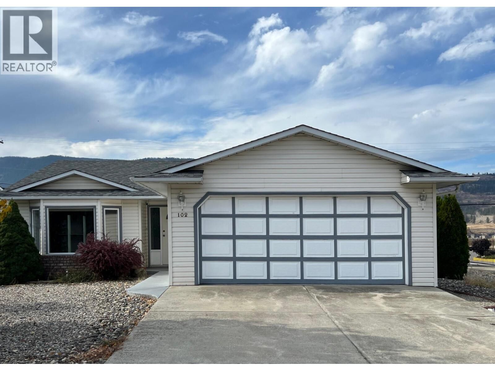 Property Photo: 102 1st Street BC V1H 1Z1