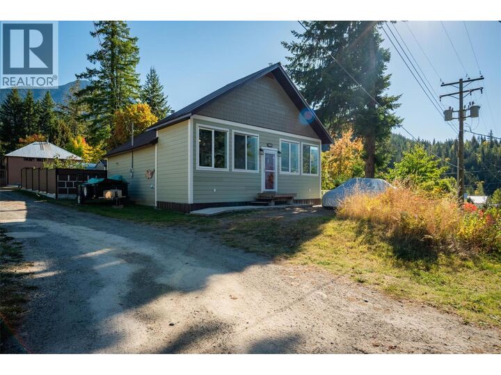 Property Photo: 814 Kootenay Street BC V0G 1S0