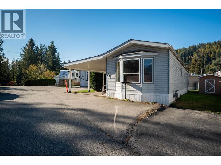 Property Photo: 1525 Columbia Avenue 33 BC V1N 1J1