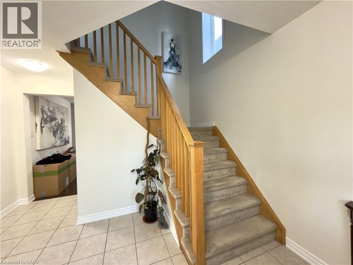 Photo de la propriété: 386 Grovehill Crescent Main Floor ON N2R 0L5