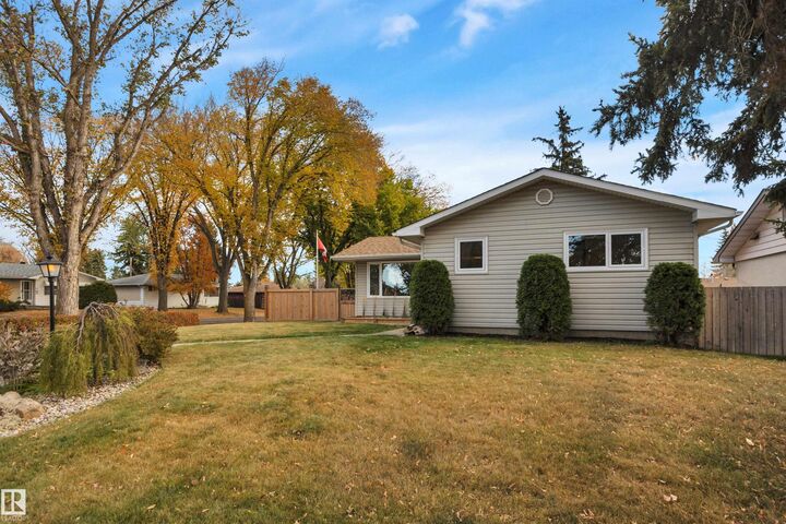 Property Photo: 4 Sunset Boulevard AB T8N 0N4