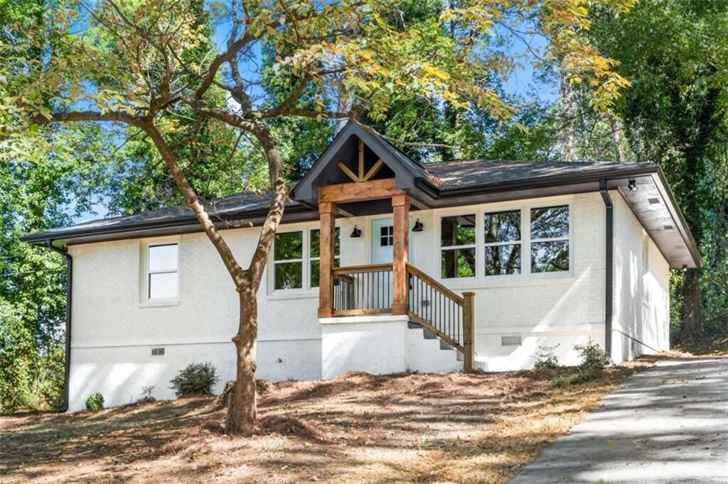 Property Photo: 1834 Hillsdale Drive GA 30032