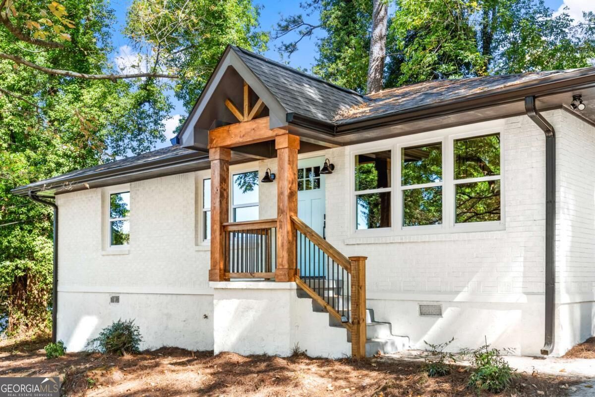 Property Photo:  1834 Hillsdale Drive  GA 30032 