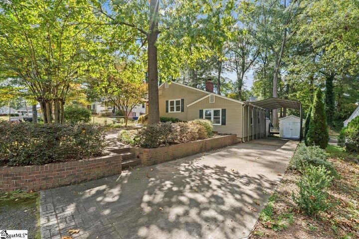 Property Photo: 43 Kirkwood Lane SC 29607
