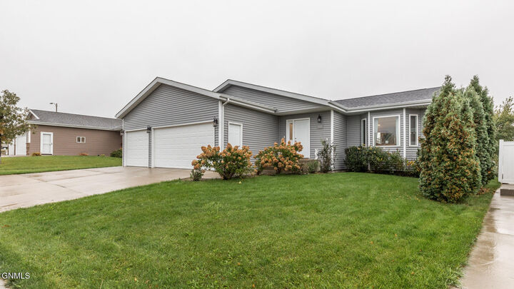 5125 Hitchcock Drive  Bismarck ND 58503 photo