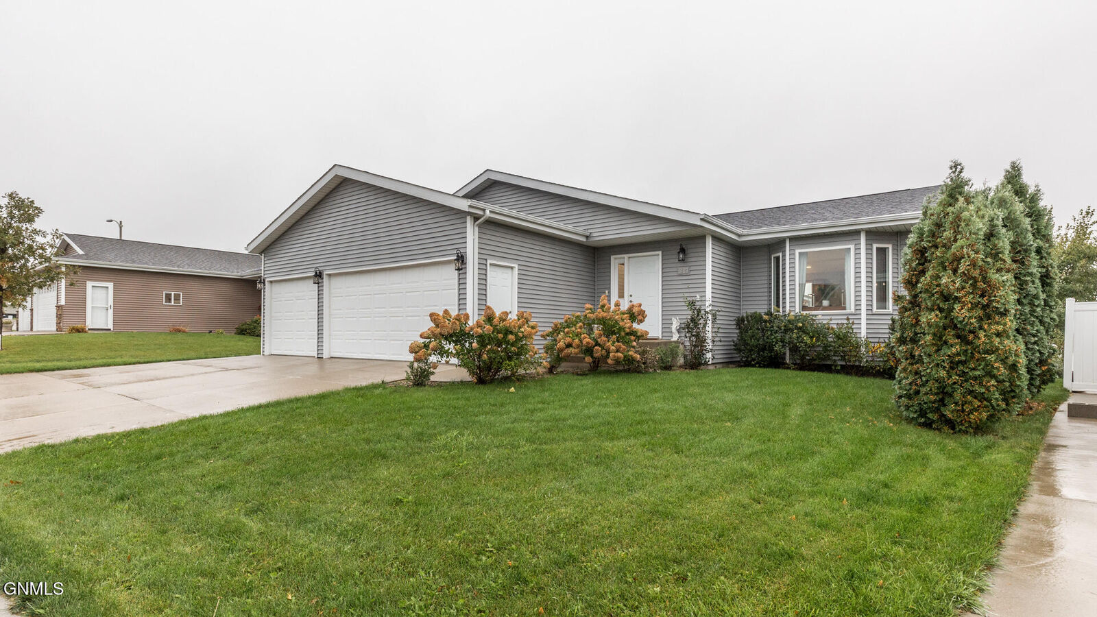 Property Photo: 5125 Hitchcock Drive ND 58503