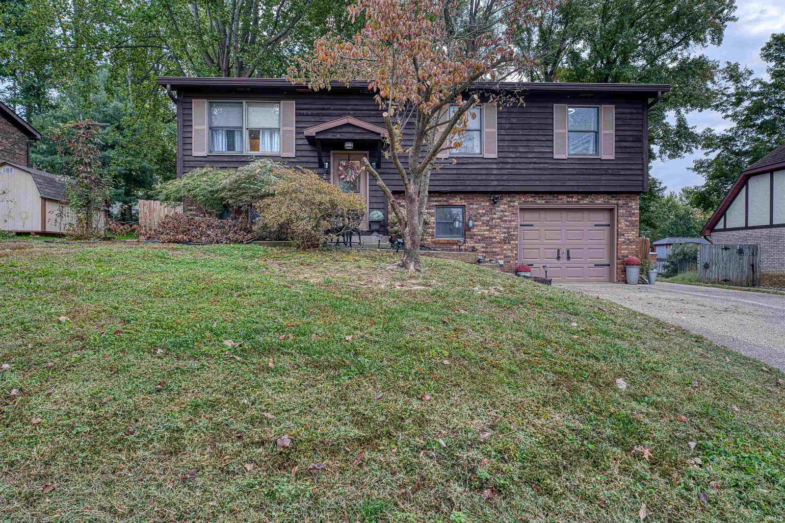 Property Photo: 5666 St. Catherine Court IN 47630