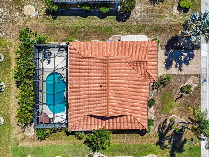 Property Photo:  706 Plumbrook Road  FL 33573 