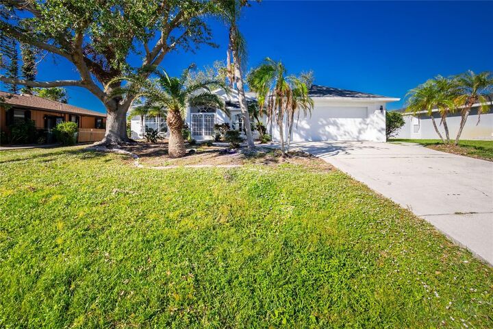 Property Photo: 217 Rotonda Circle FL 33947