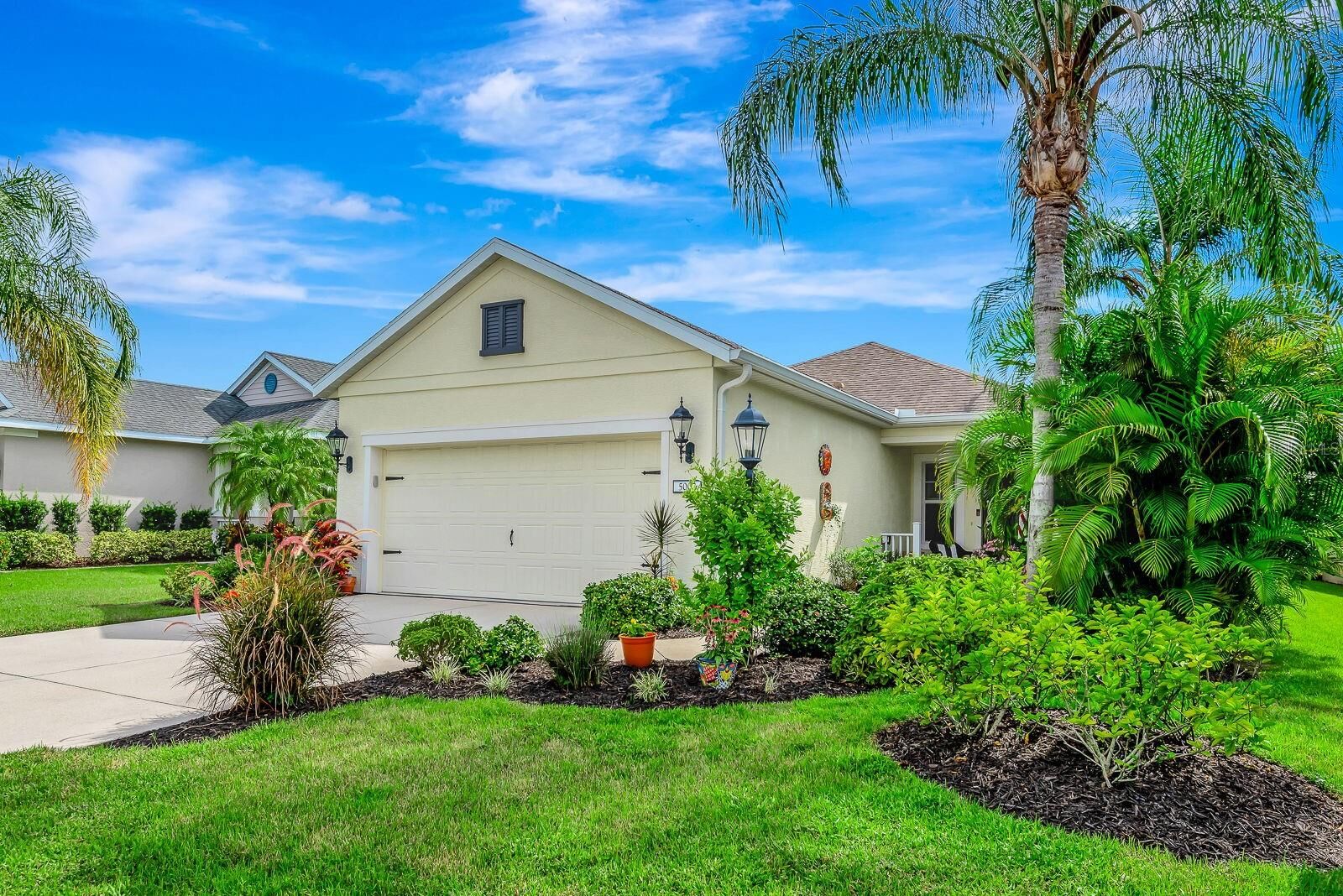 Property Photo: 5007 Boston Common Glen FL 34211