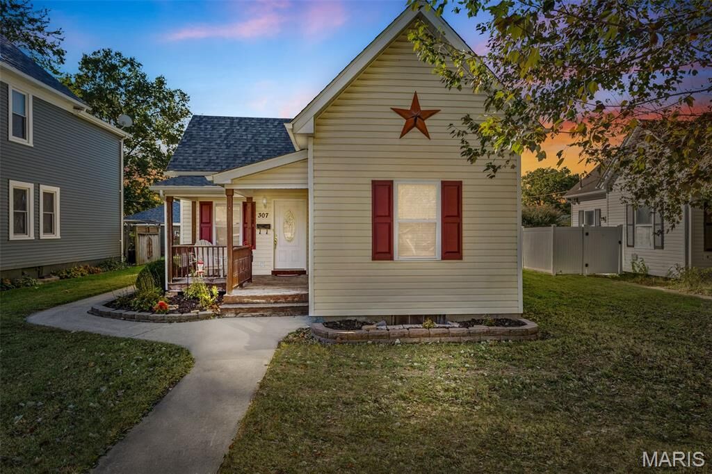 Property Photo:  307 N Taylor Avenue  MO 63019