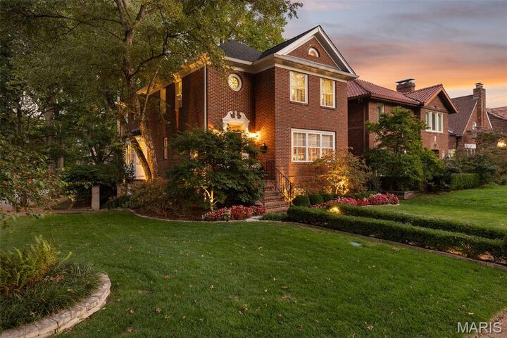 Property Photo: 420 W Point Court MO 63130