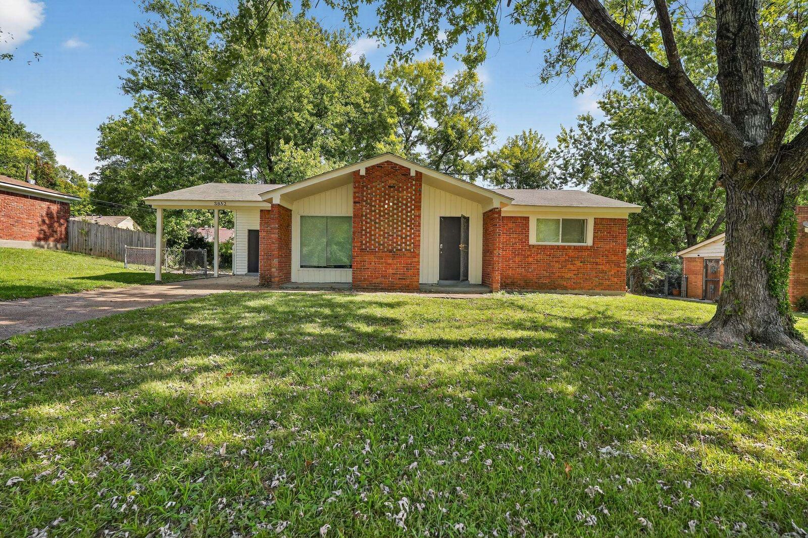 Property Photo:  3852 Edenburg Dr  TN 38127