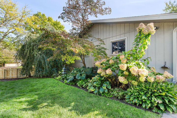 Property Photo:  5418 Circlewood Drive W  MI 49002 