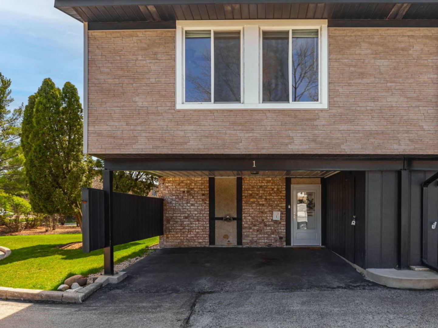 Property Photo:  1 Cour Monnet  IL 60465 