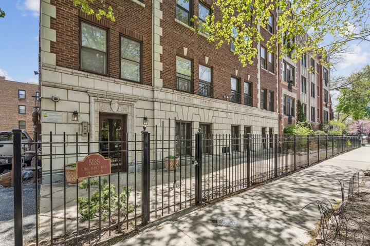 Property Photo: 5135 S Kenwood Avenue 603 IL 60615