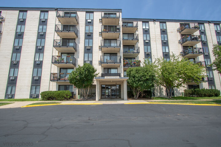 9128 W Terrace Drive 2N  Niles IL 60714 photo