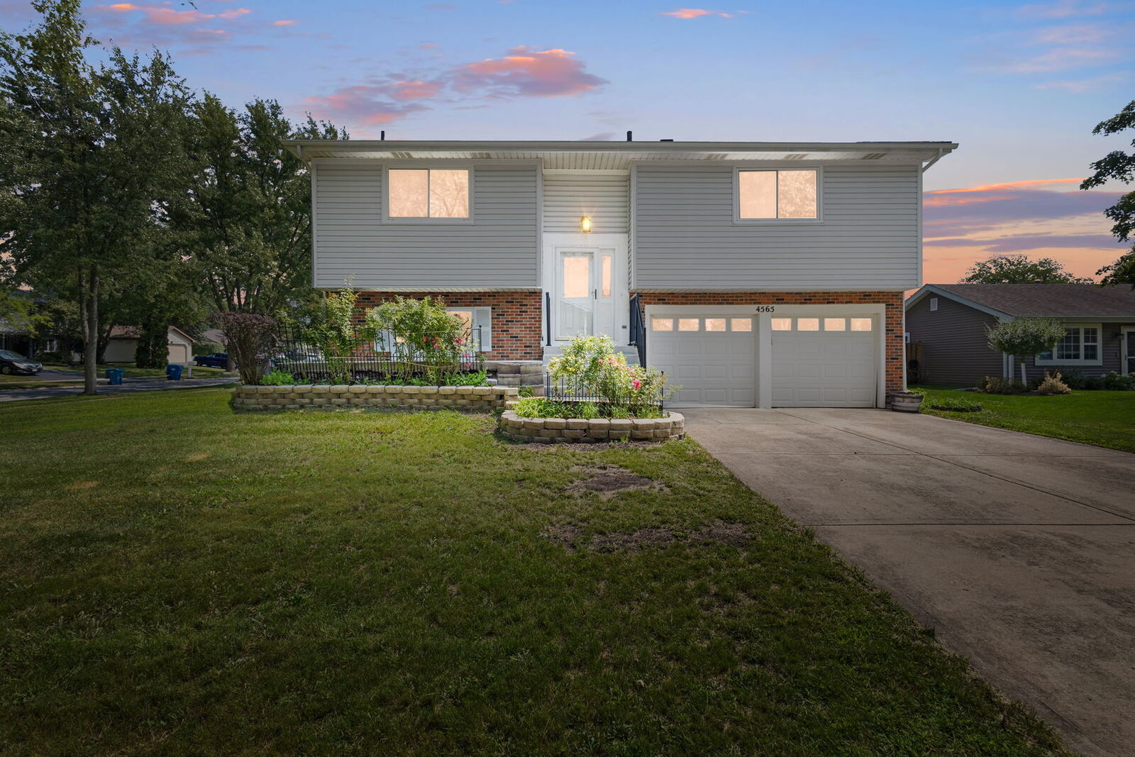 Property Photo: 4565 Dupont Drive IL 60133