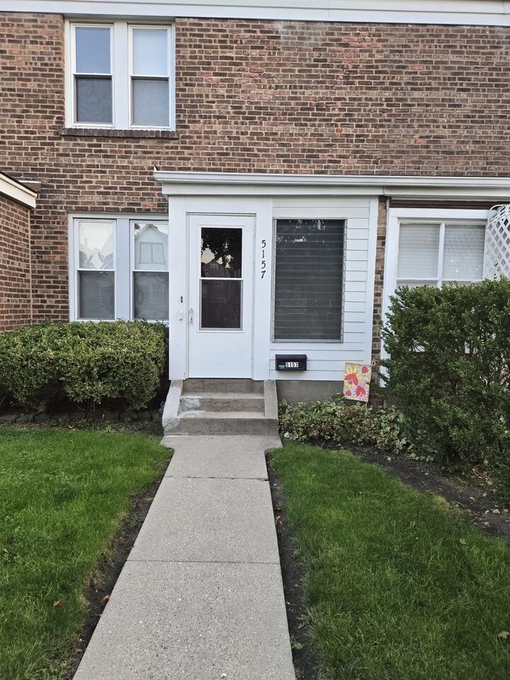 Property Photo: 5157 W Ainslie Street IL 60630