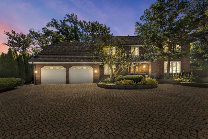 Property Photo: 28 Cambridge Drive IL 60523