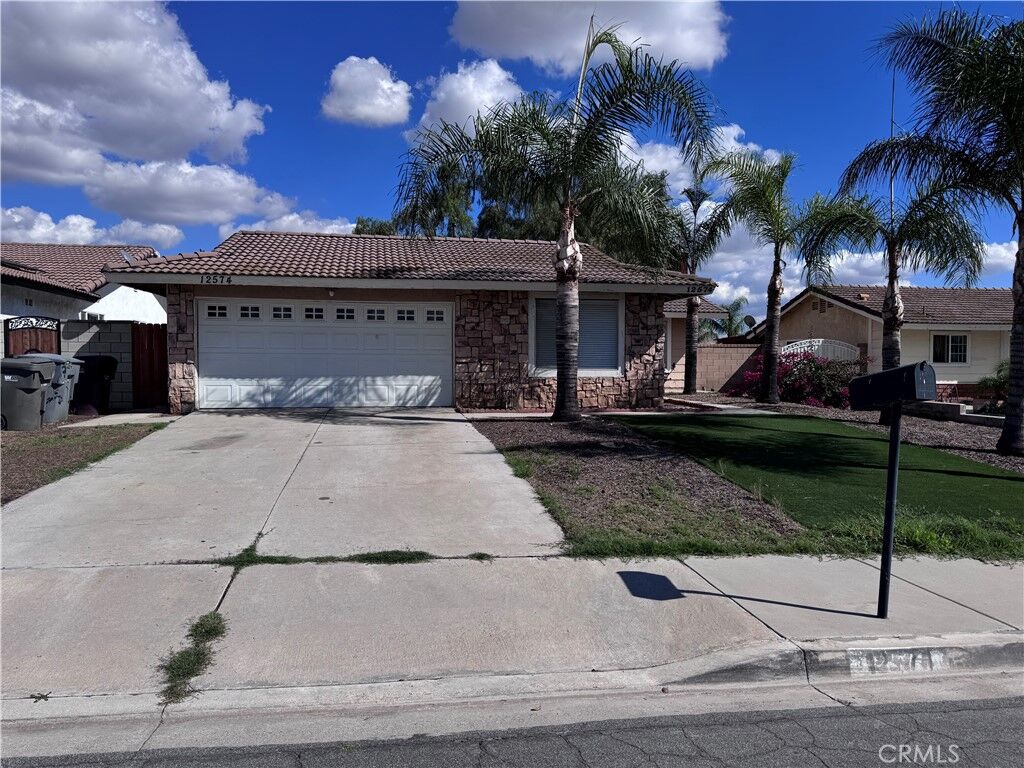 Property Photo:  12574 Shadybend  CA 92553