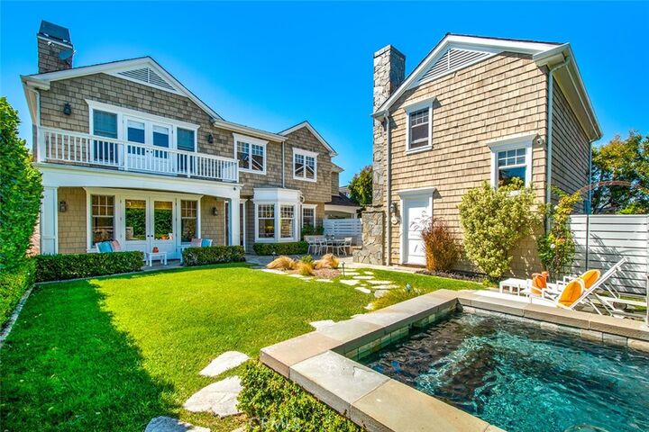 Property Photo:  424 Snug Harbor Road  CA 92663 