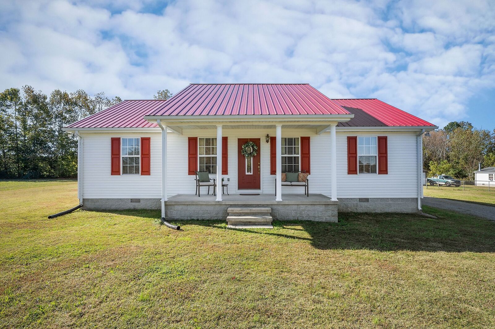 Property Photo:  190 Lassiter Rd  TN 37166 