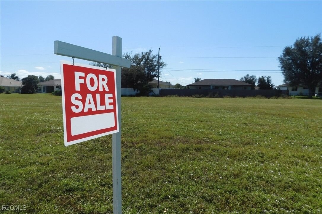 Property Photo:  2148 Diplomat Parkway E  FL 33909 