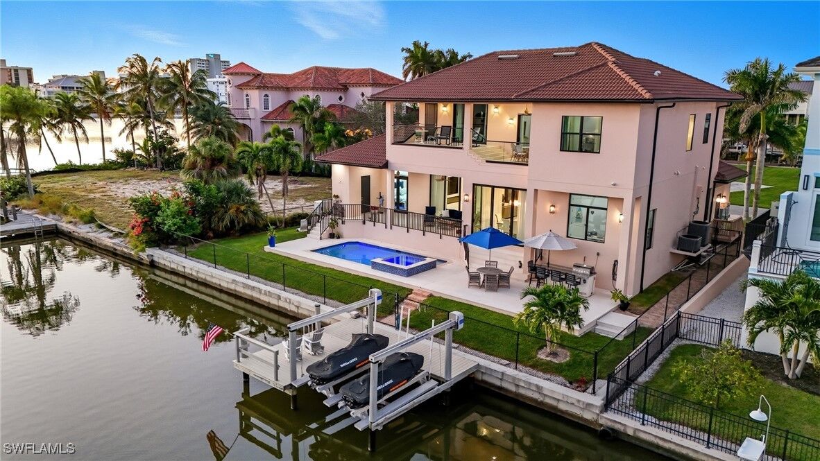 Property Photo:  388 Pine Avenue  FL 34108 