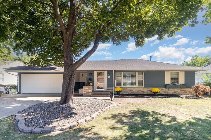 6439 Clinton Avenue  Richfield MN 55423 photo