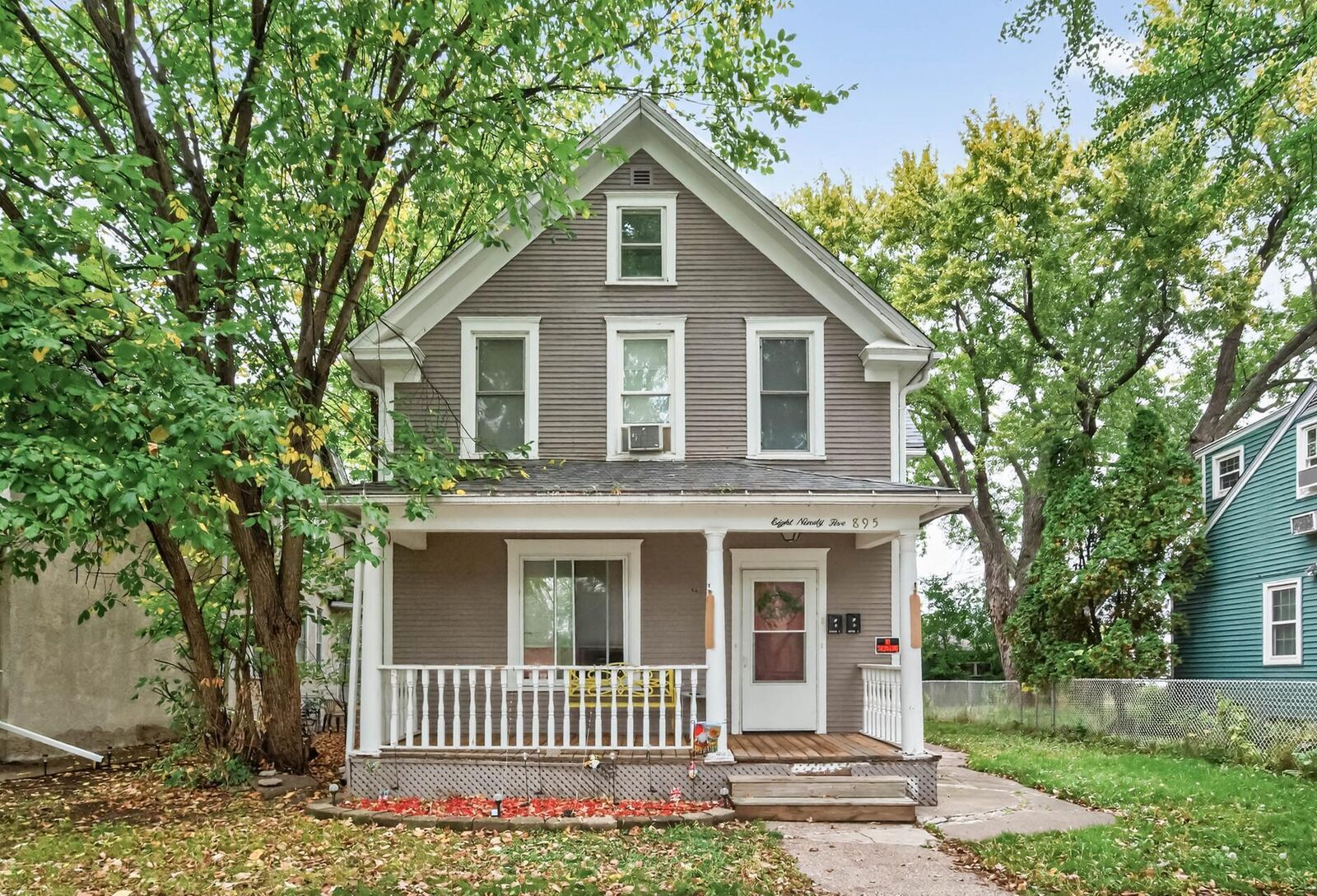 Property Photo: 895 Rose Avenue E MN 55106
