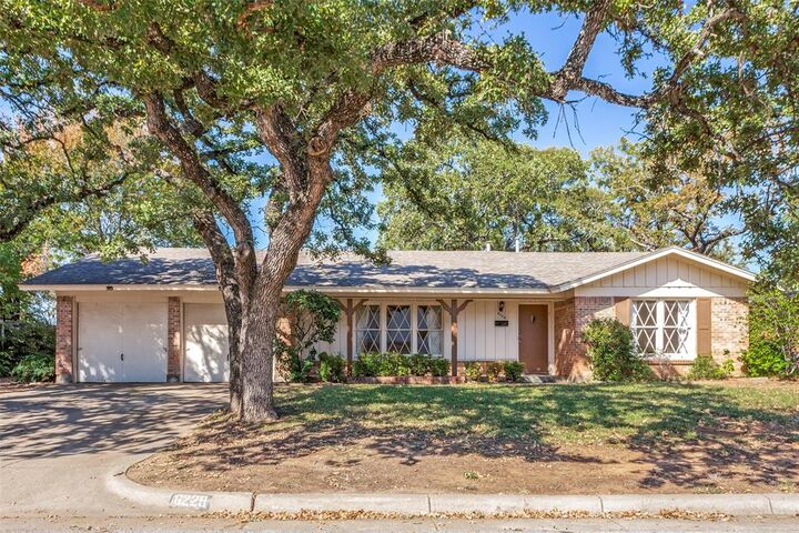 6229 Warrington Place  Fort Worth TX 76112 photo