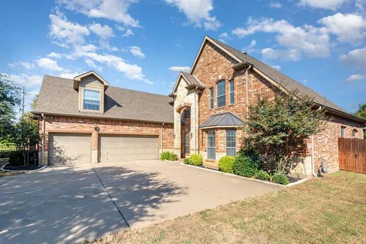 Property Photo: 201 Edenderry Drive TX 76248