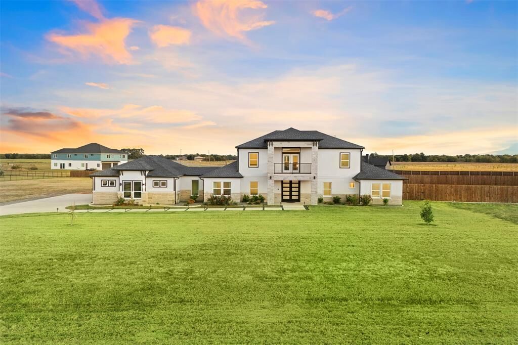 Property Photo: 3721 E Highway 34 TX 75119