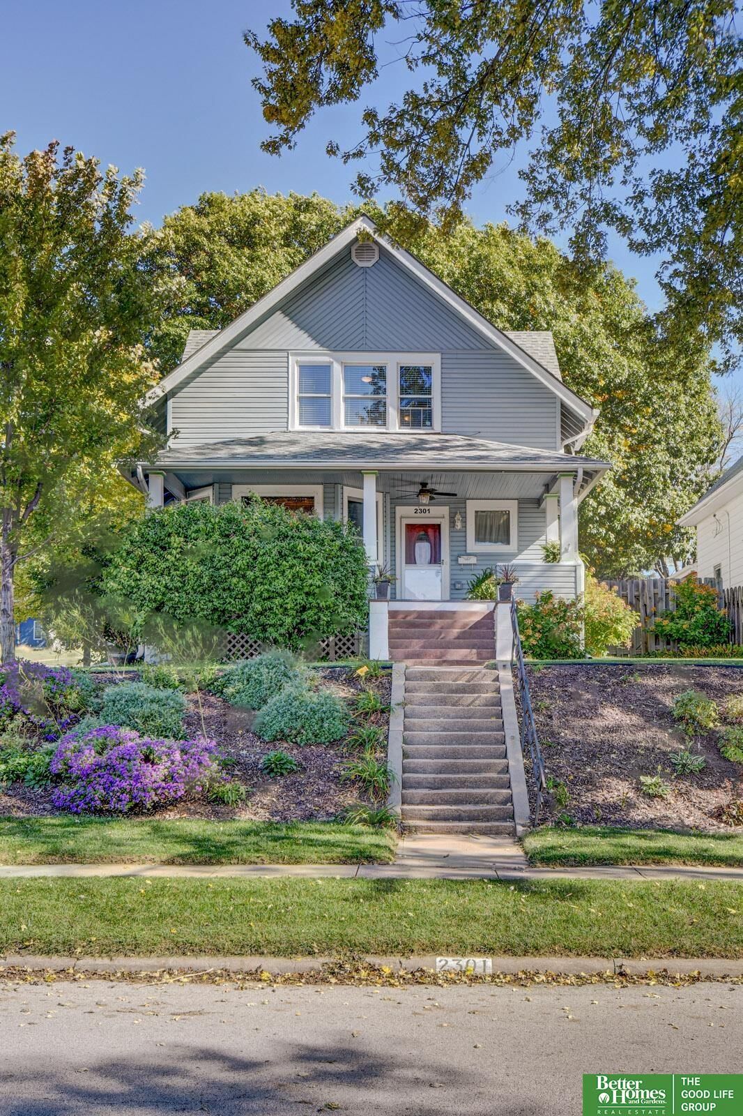 Property Photo: 2301 S 35th Avenue NE 68105