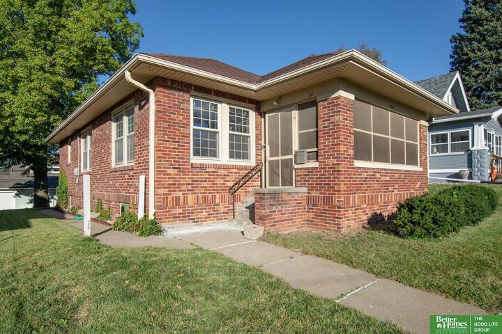 Property Photo: 4220 S 12 Street NE 68107