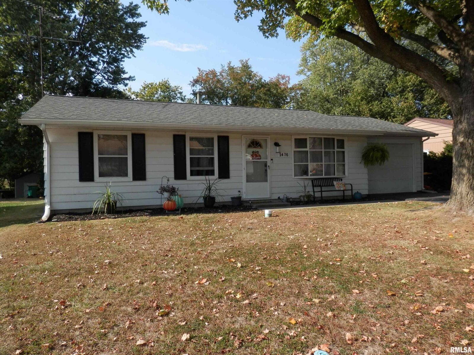 Property Photo:  1476 Imperial Avenue  IL 61401 