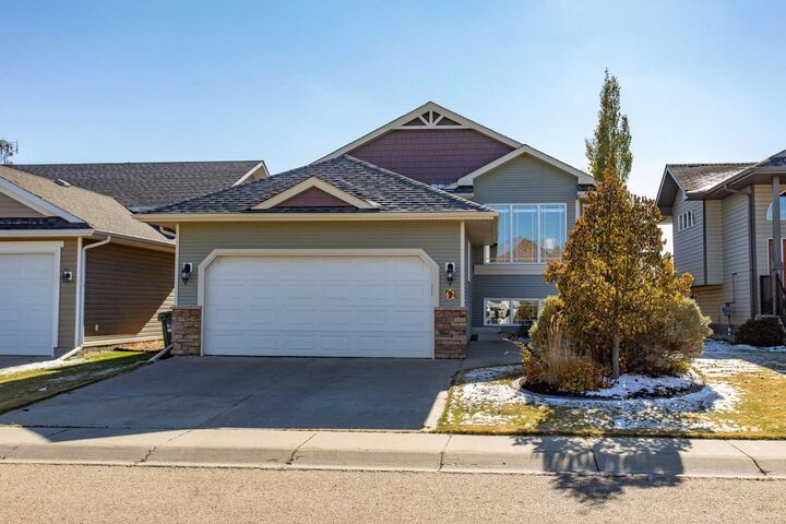 62 Larsen Crescent  Red Deer AB T4R 0J2 photo