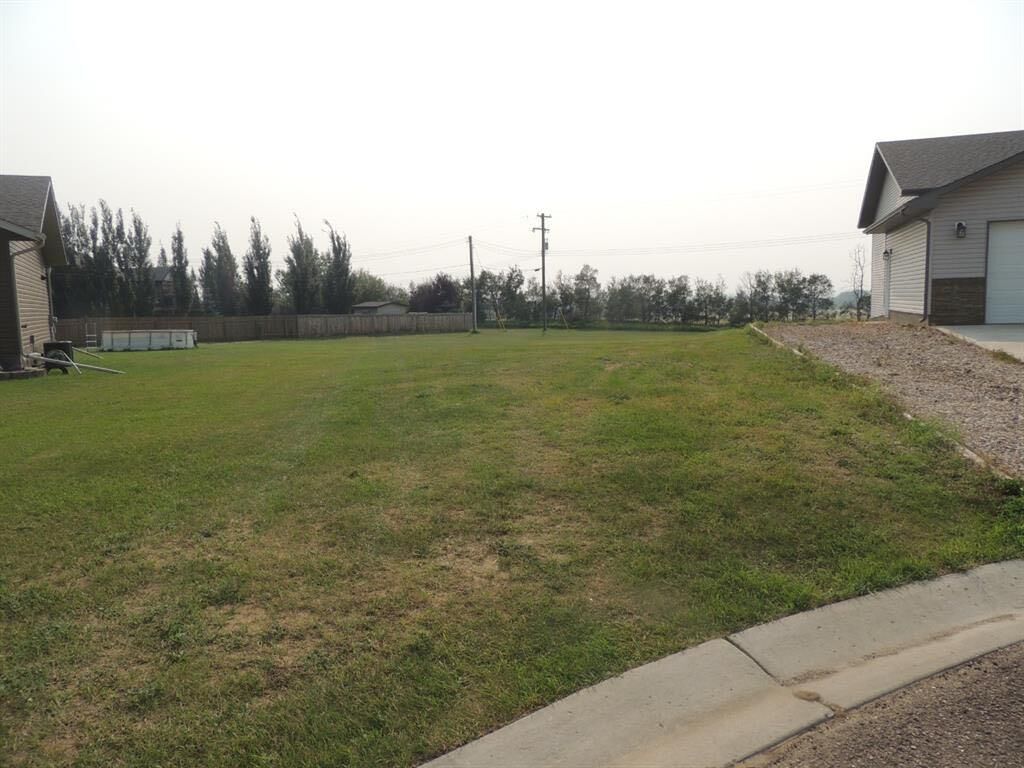 Property Photo: 505 5th Street Close N AB T0B 2X0