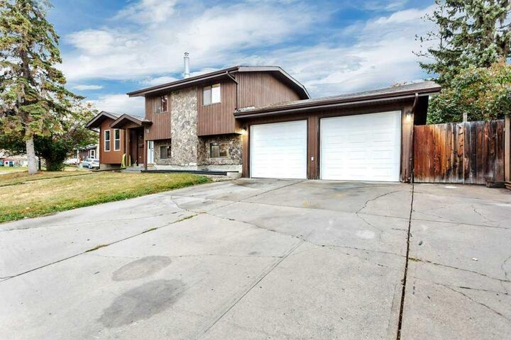 Property Photo: 151 Glendale Boulevard AB T4P 2P2