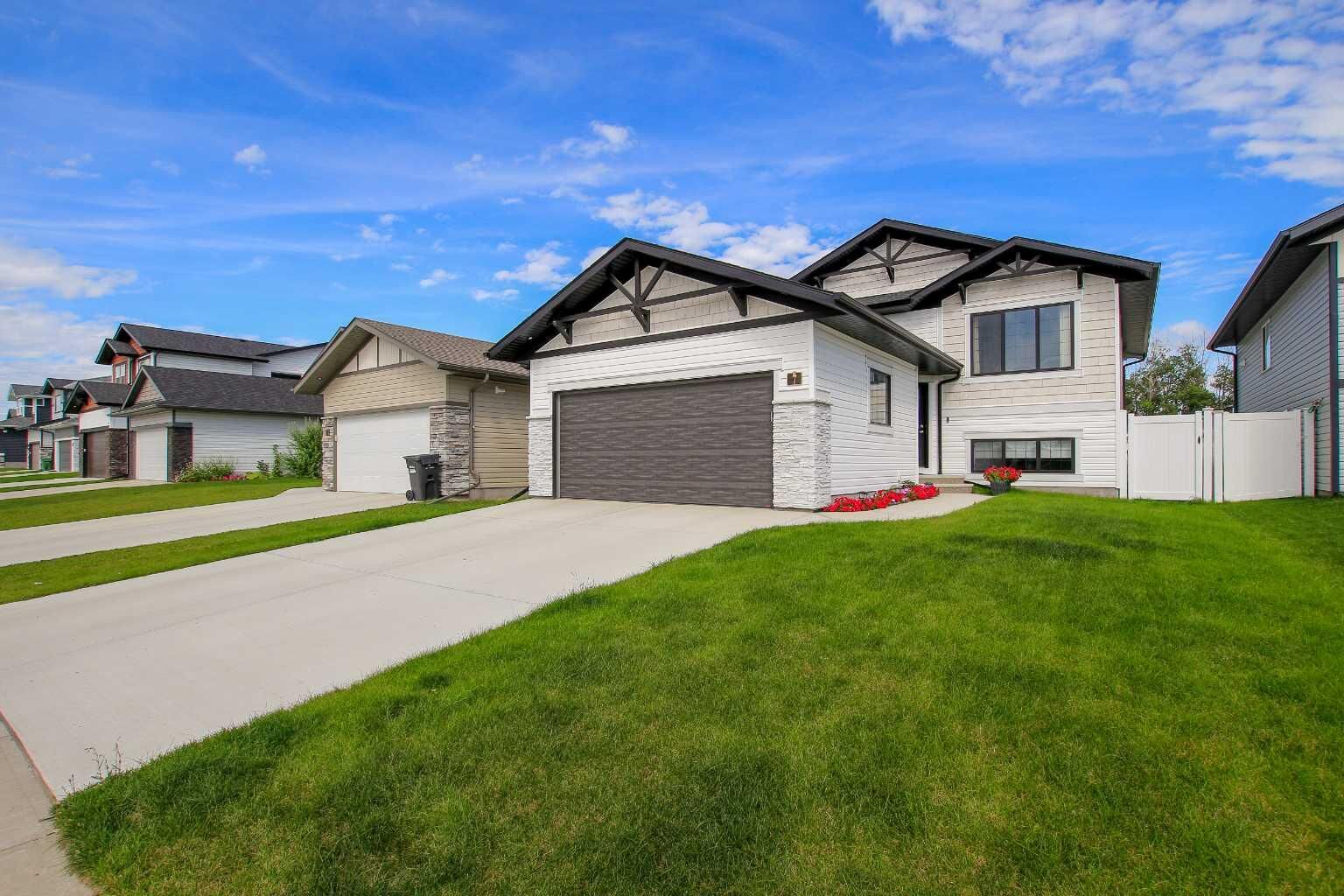 Property Photo: 7 Thayer Close AB T4P 0W7